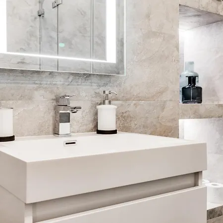 Deluxe Mansard Studio דירה *