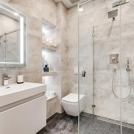 Deluxe Mansard Studio דירה