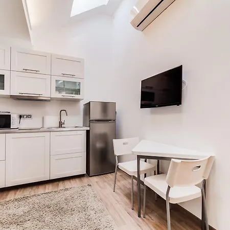דירה Deluxe Mansard Studio פראג