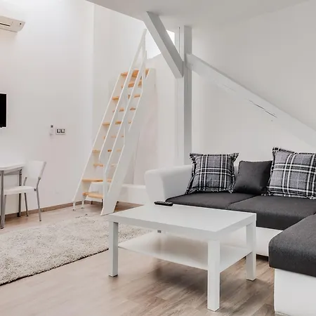 Deluxe Mansard Studio דירה פראג