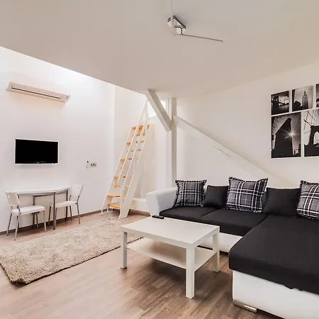 Deluxe Mansard Studio * פראג